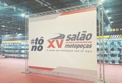 Reunión de negocios de Unomotor con representante de fábrica y exhibición de productos tecnológicos para motos en San Pablo.