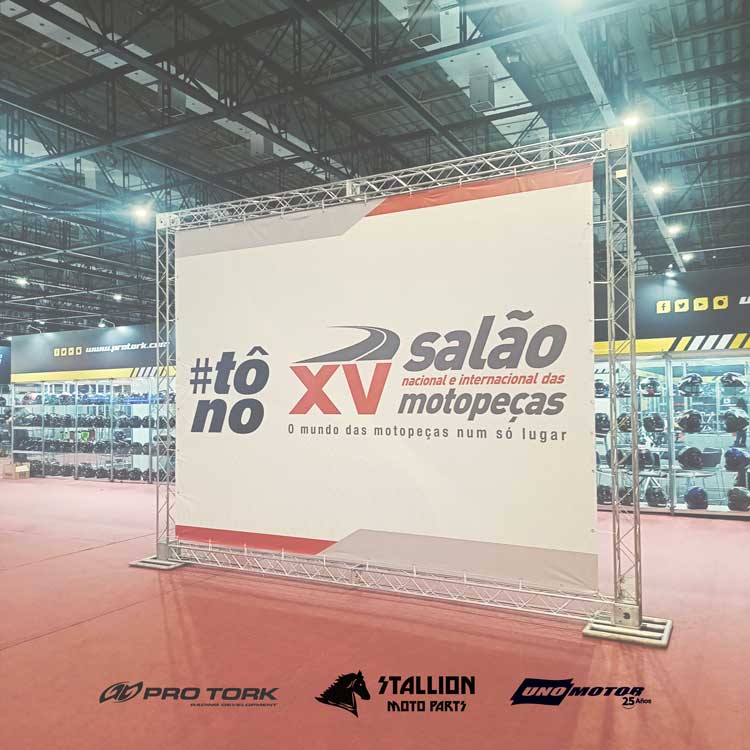 Reunión de negocios de Unomotor con representante de fábrica y exhibición de productos tecnológicos para motos en San Pablo.